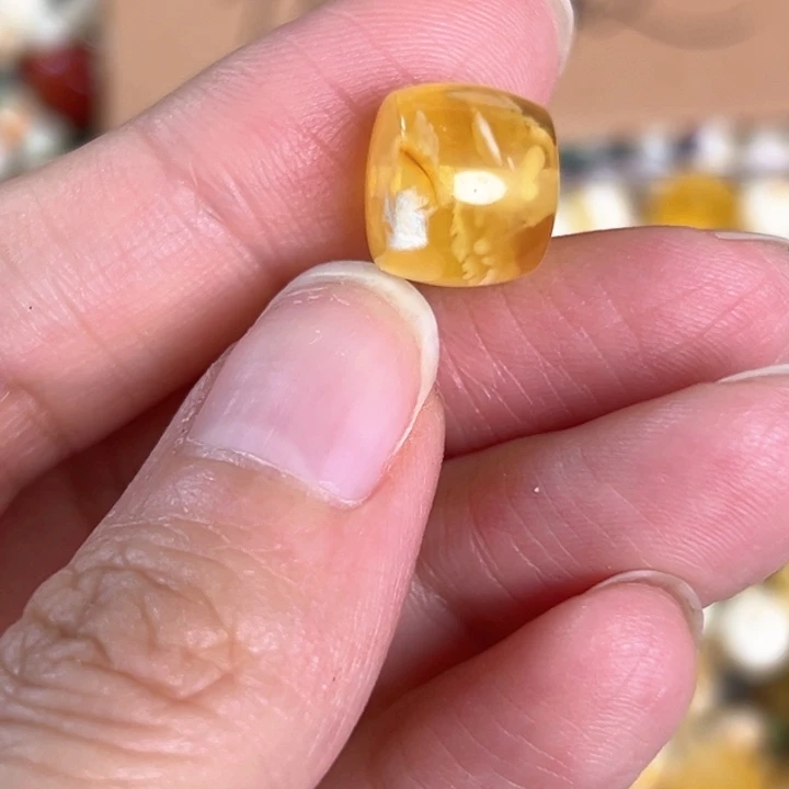 未镶嵌蜜蜡裸石11.5mm一个
