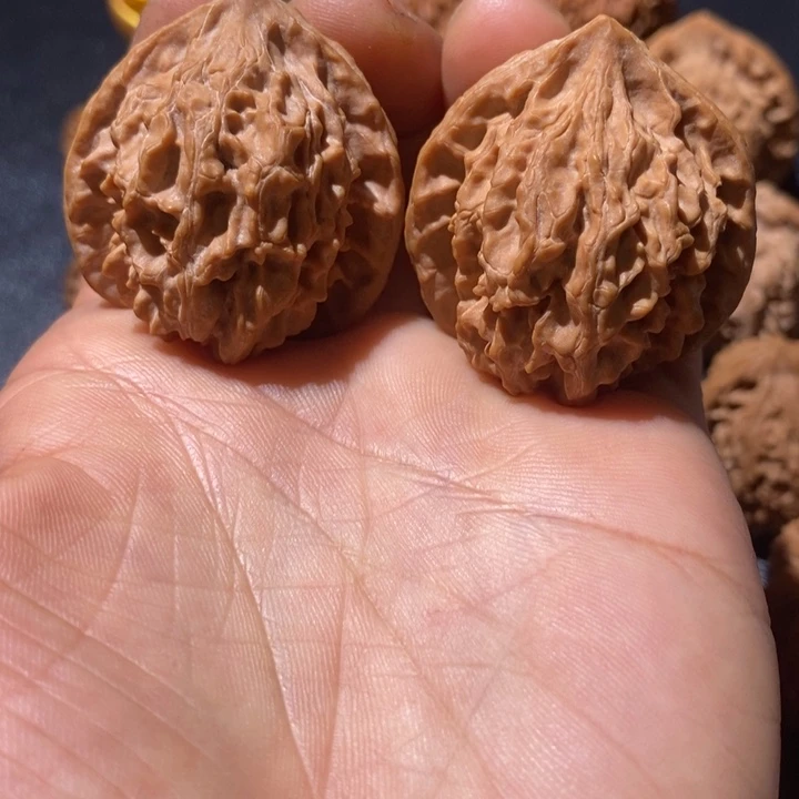 文玩核桃吊坠野生原树火烧云