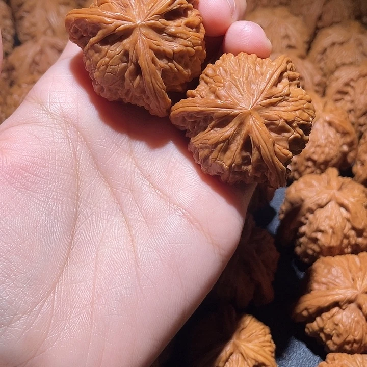 文玩核桃吊坠小妹三棱