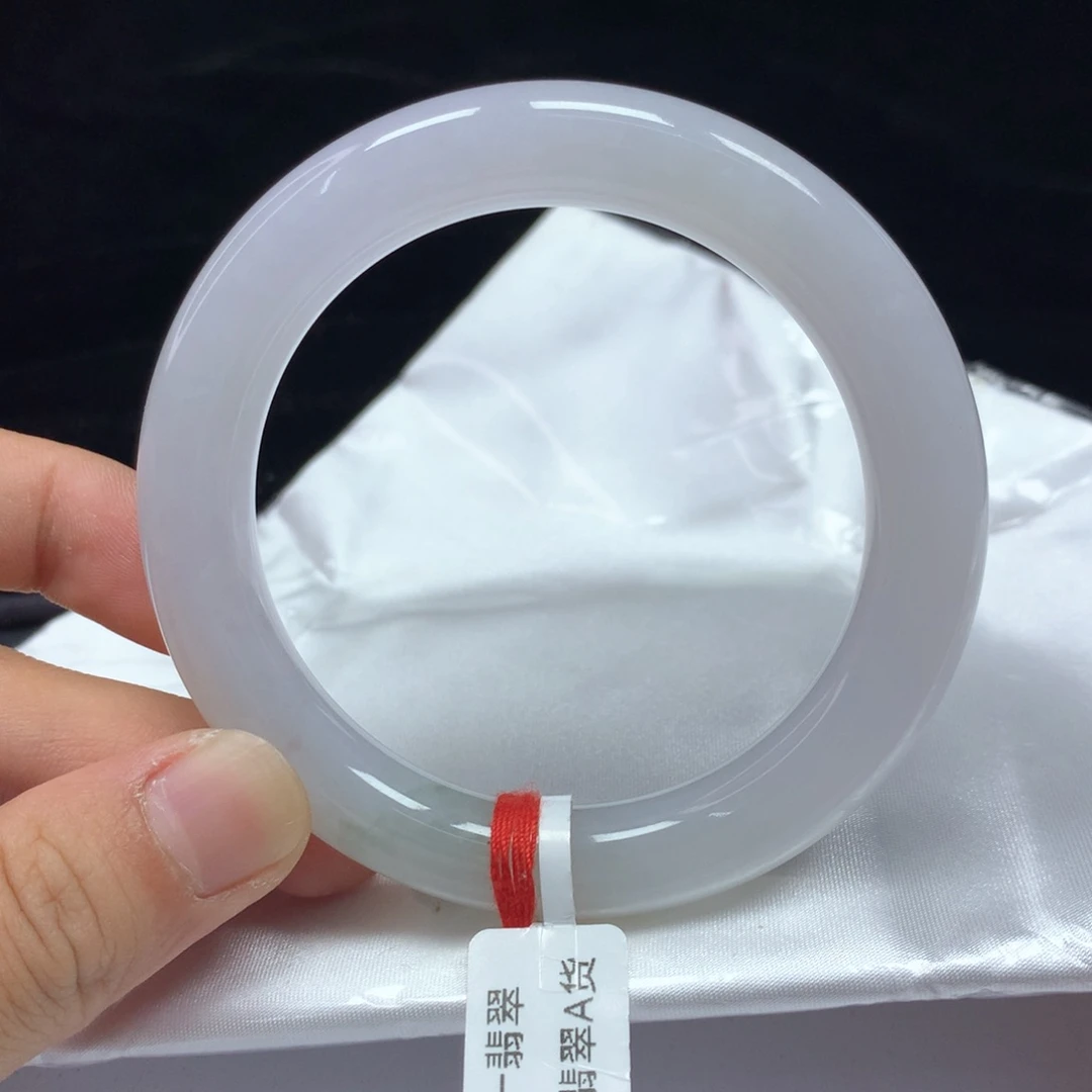 翡翠手镯（圆镯）未镶嵌57.5