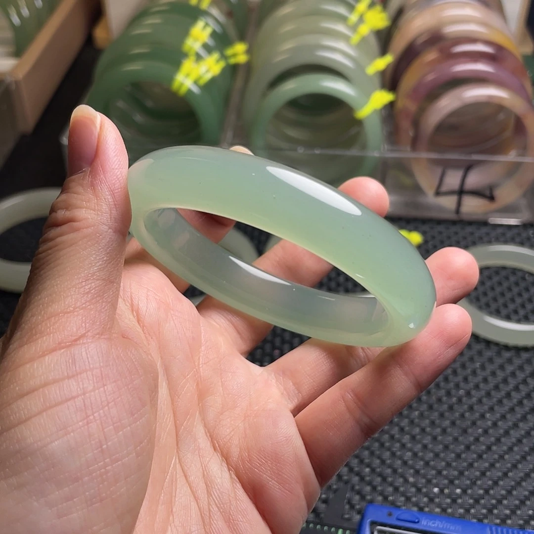 未镶嵌手镯石英质玉