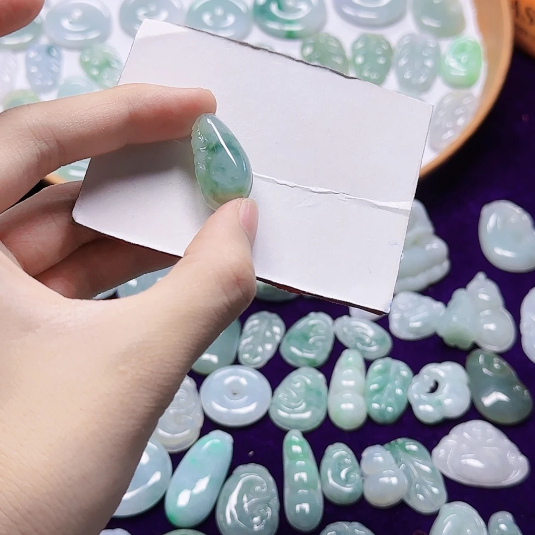 翡翠未镶嵌吊坠(赠链)翡翠