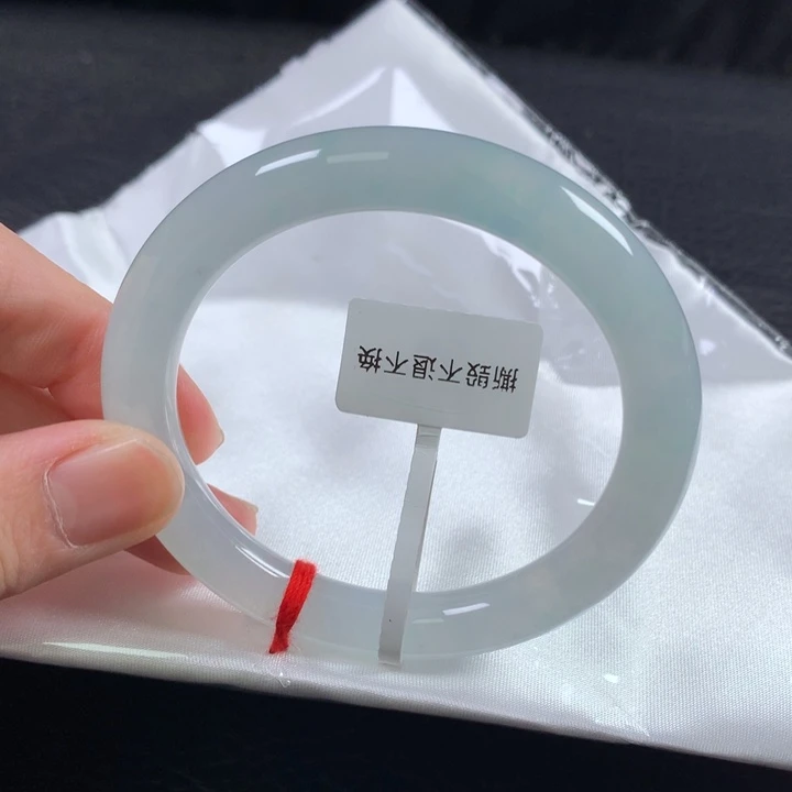 翡翠未镶嵌手镯（圆镯）