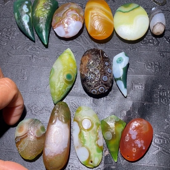 颈饰未镶嵌石英质玉无*