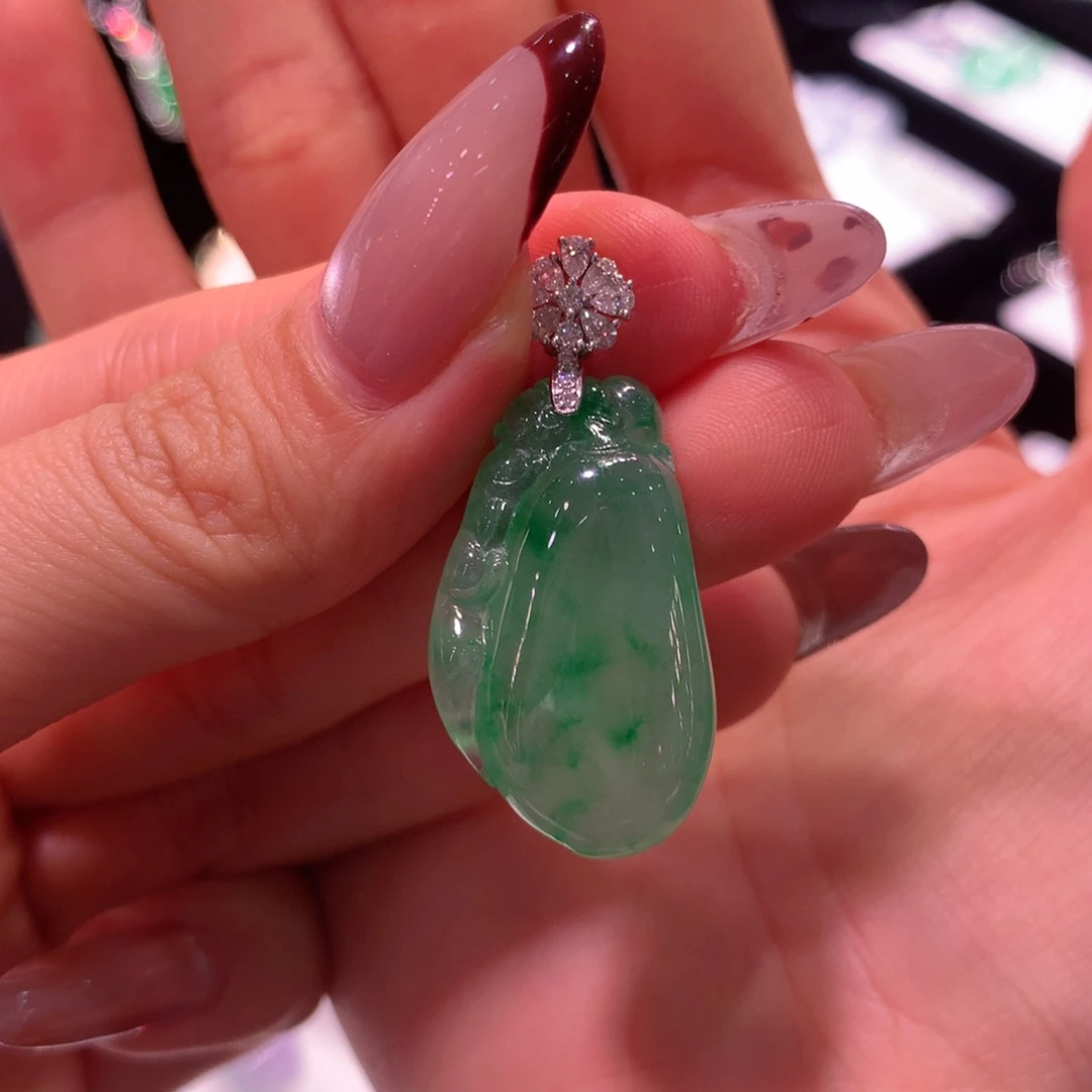 颈饰18K金镶嵌翡翠