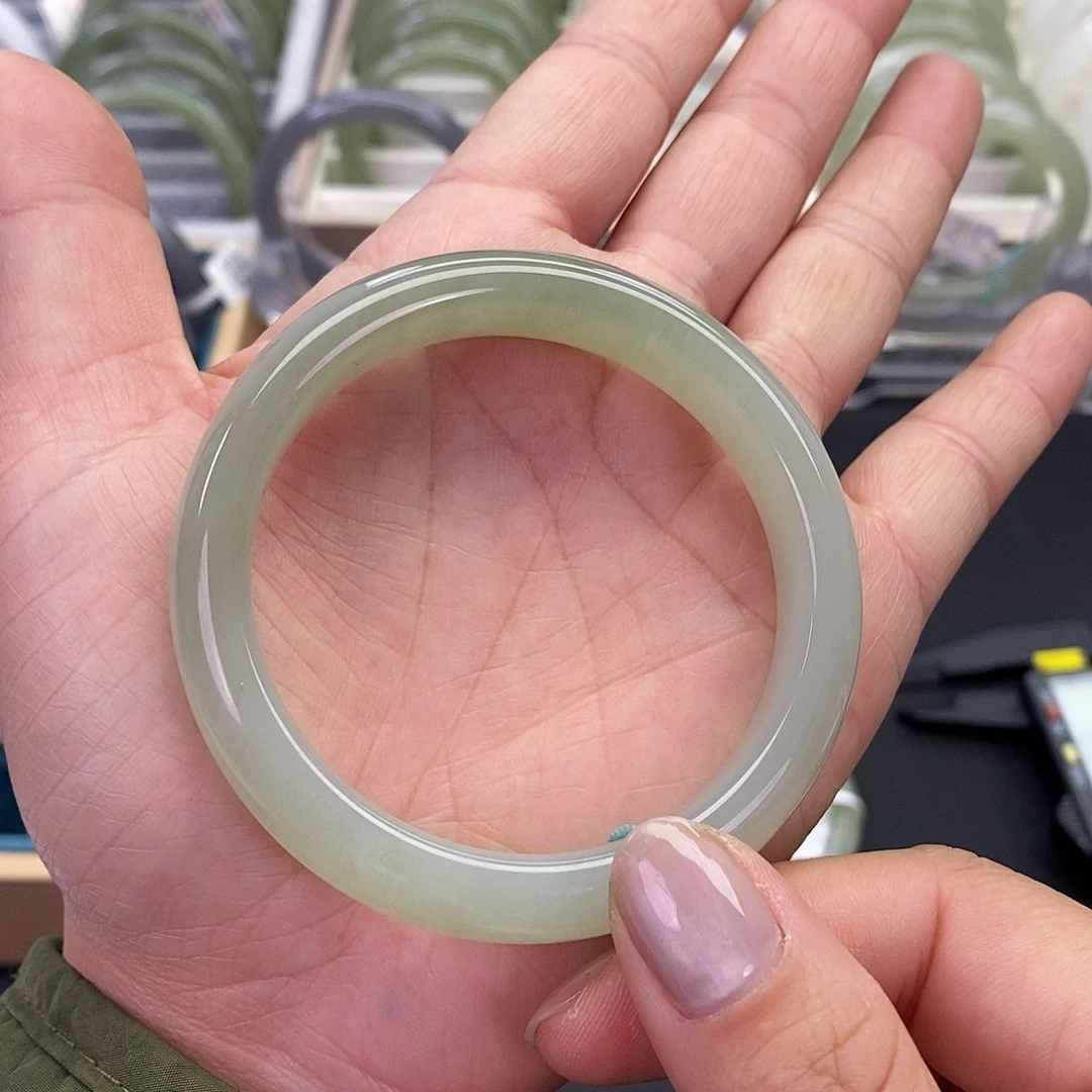 和田玉未镶嵌手镯55.56