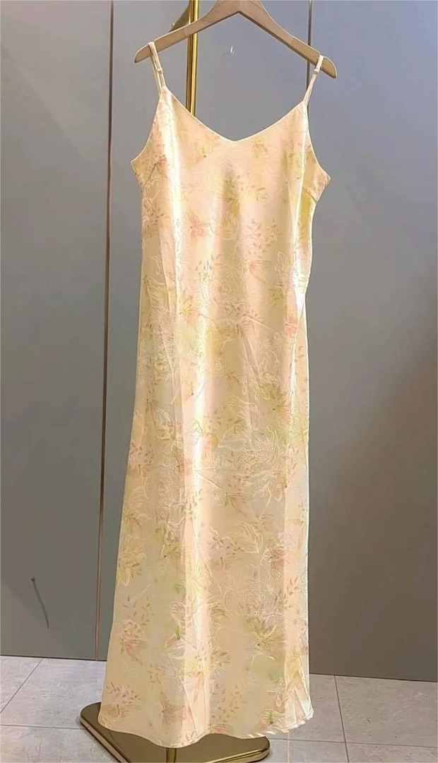 【吊带裙】专柜新品夏季气质时尚性感无袖吊带裙夏超显瘦连衣裙