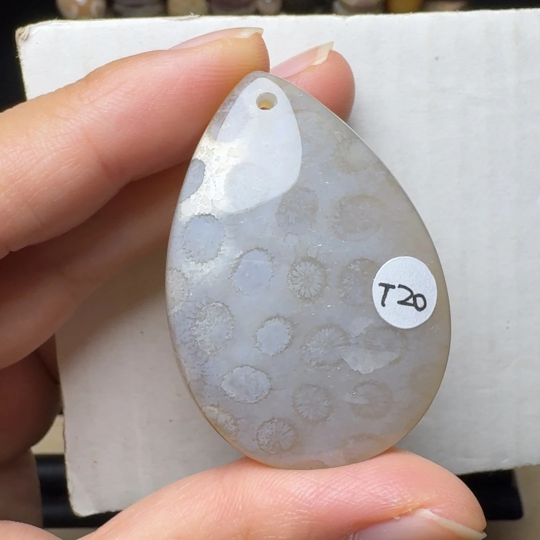硅化玉未镶嵌白冰果冻，有纹裂特价