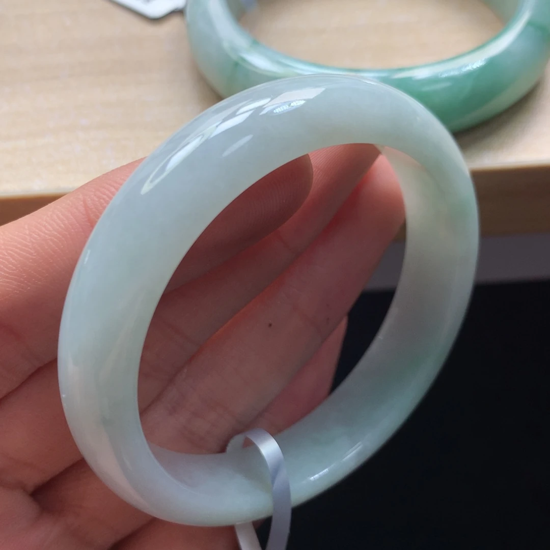 未镶嵌手镯翡翠手镯