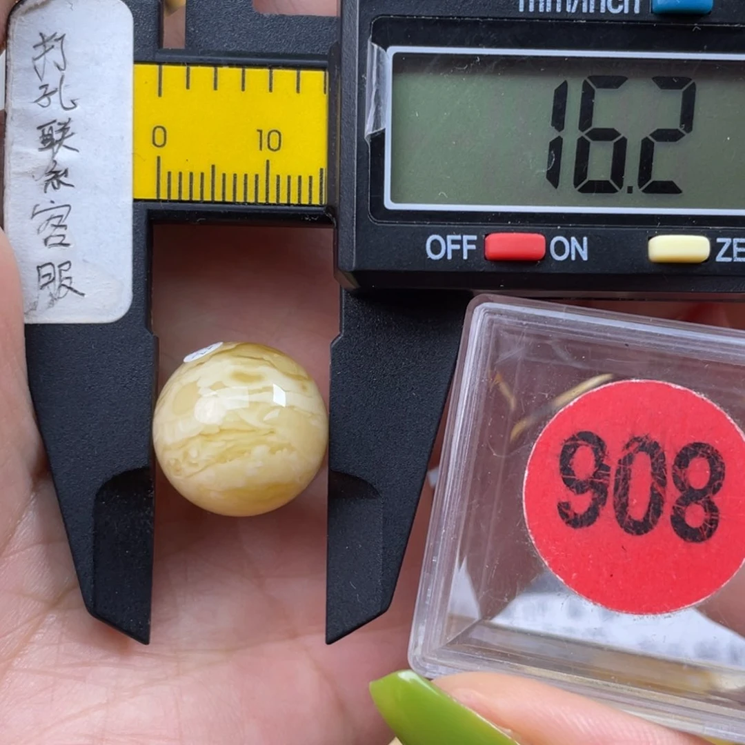 未镶嵌琥珀珠宝奇石T****,
