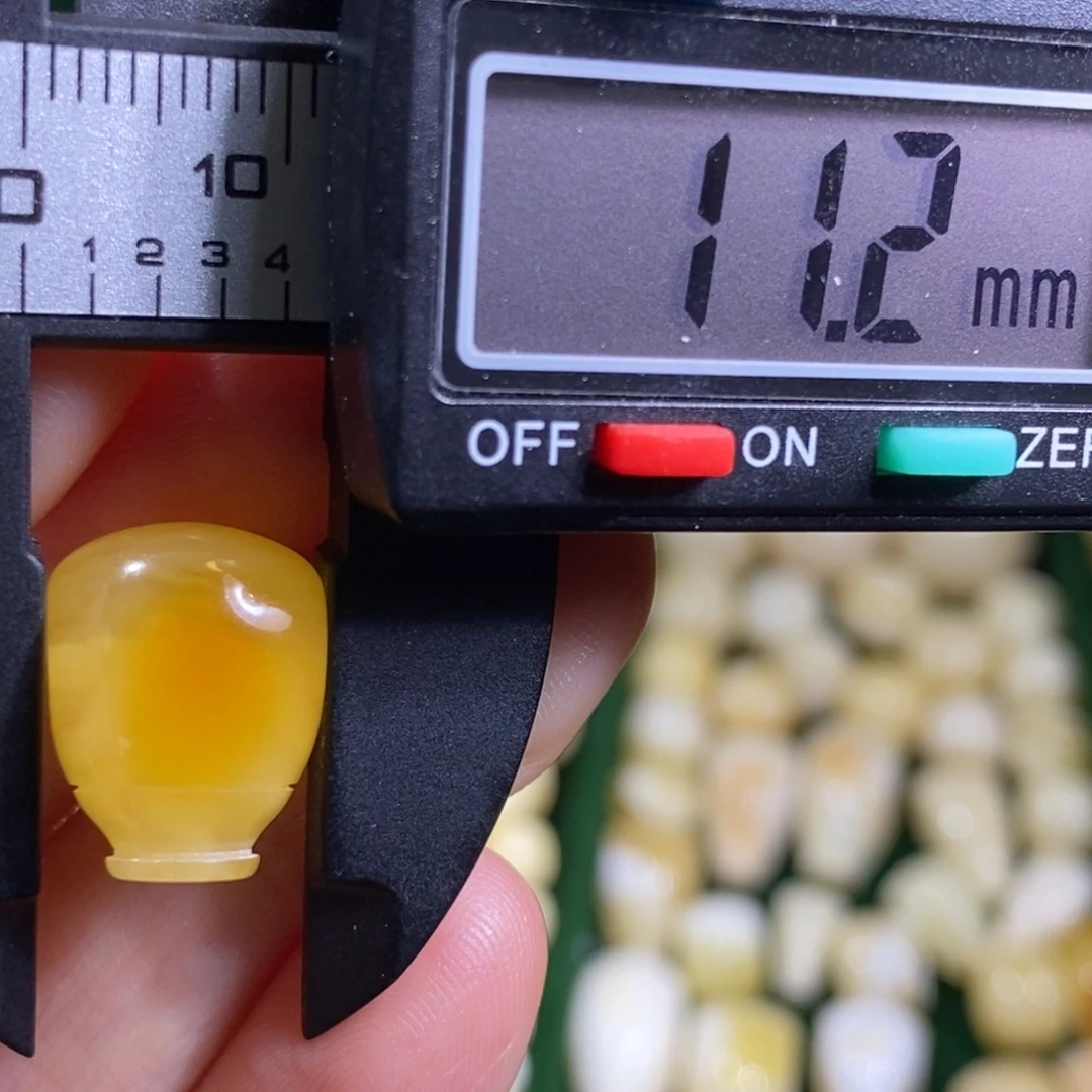 蜜蜡未镶嵌裸石配饰