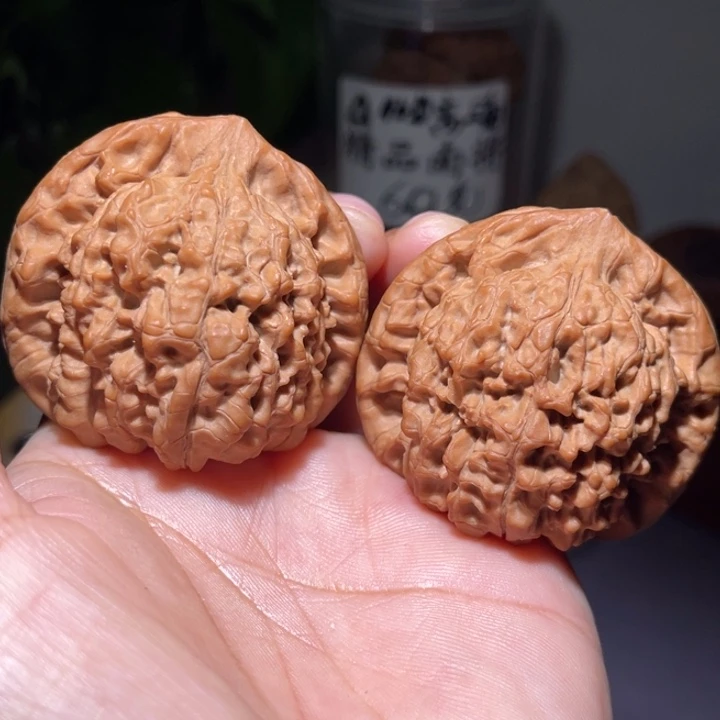 文玩核桃吊坠            48