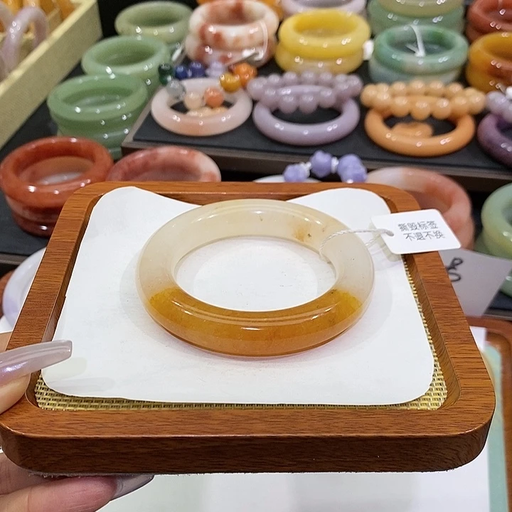 石英质玉未镶嵌手镯56