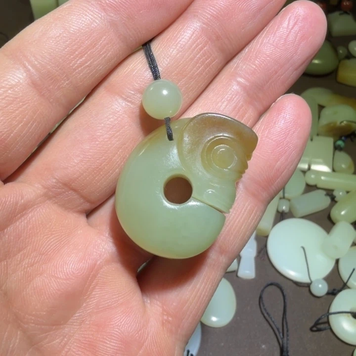 桃***石和田玉未镶嵌吊坠(不含链)