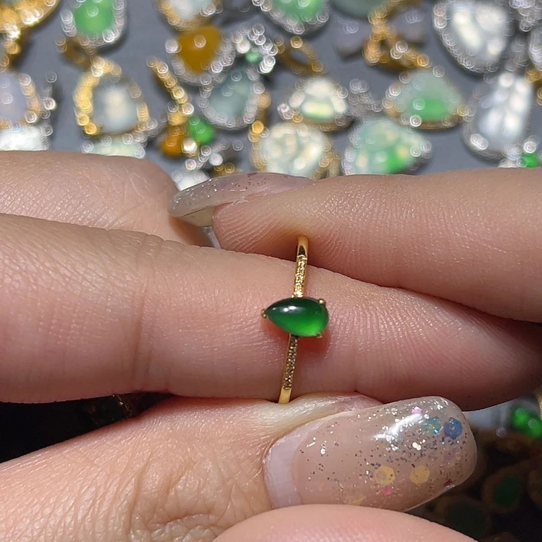 翡翠18K金镶嵌戒指