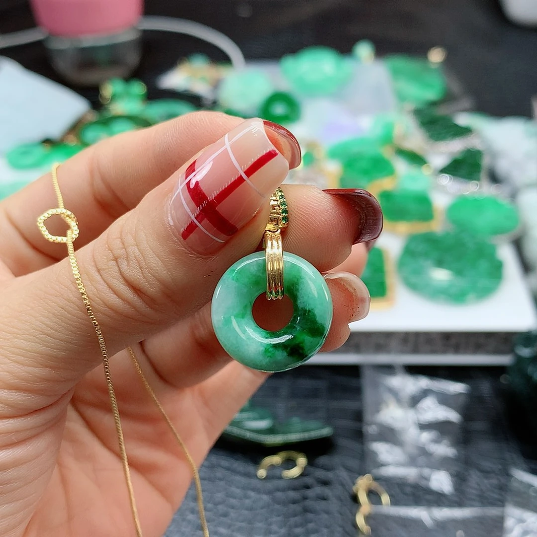 【闪购商品】翡翠吊坠(赠链)合金