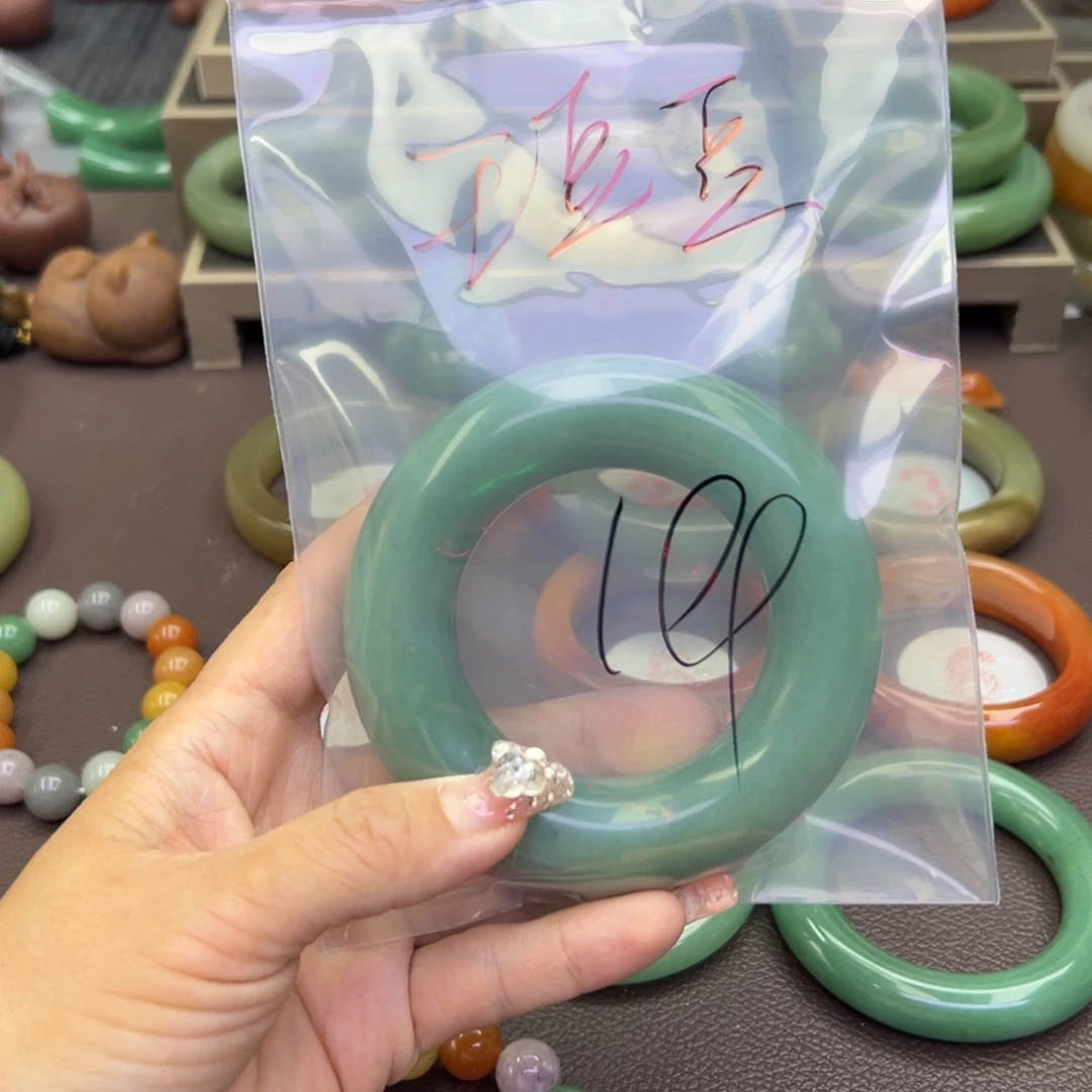 未镶嵌手镯石英岩玉王*豆