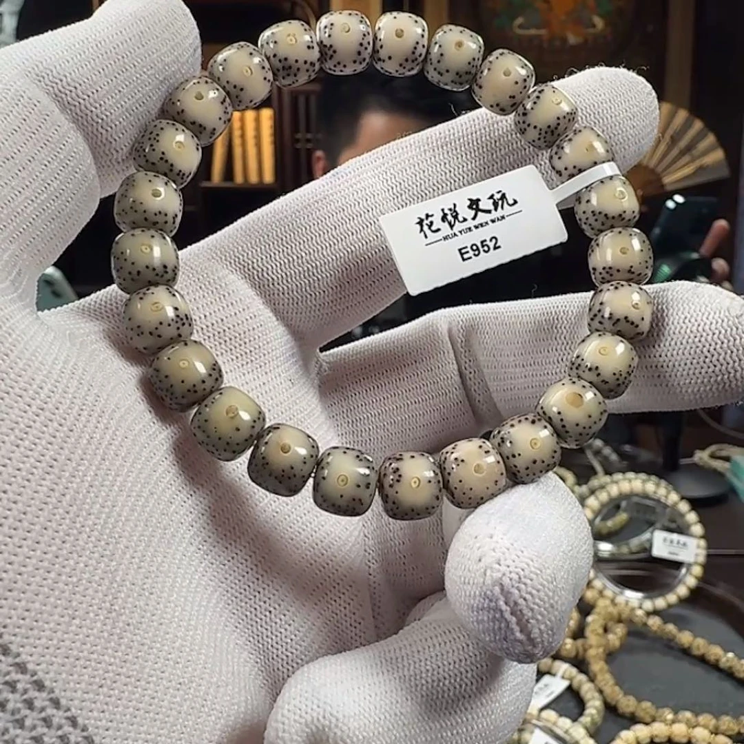 最***吨手串星月菩提9x8 灰瓷白双留白 E952