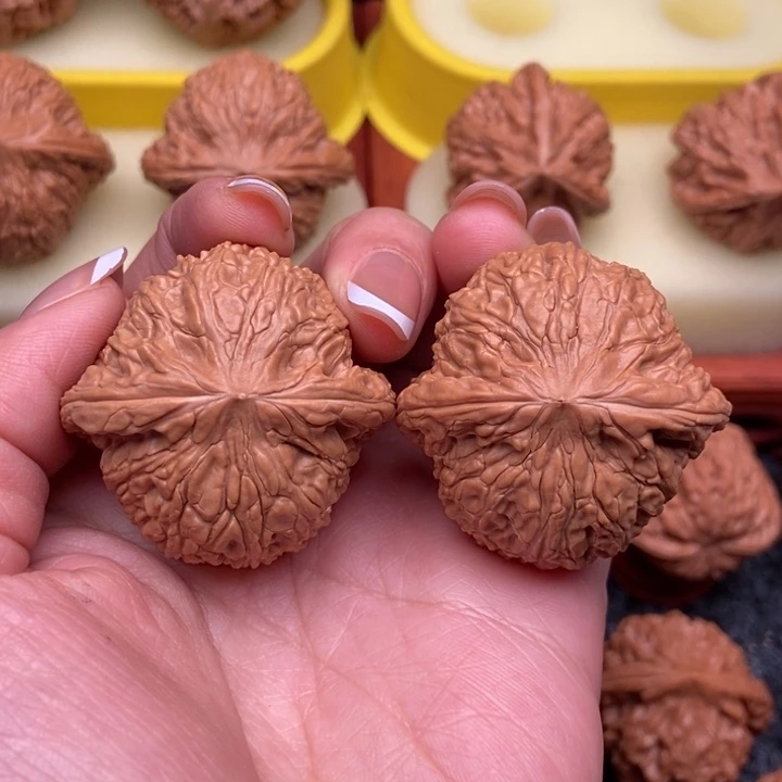 文玩核桃把件40全品泥鳅背