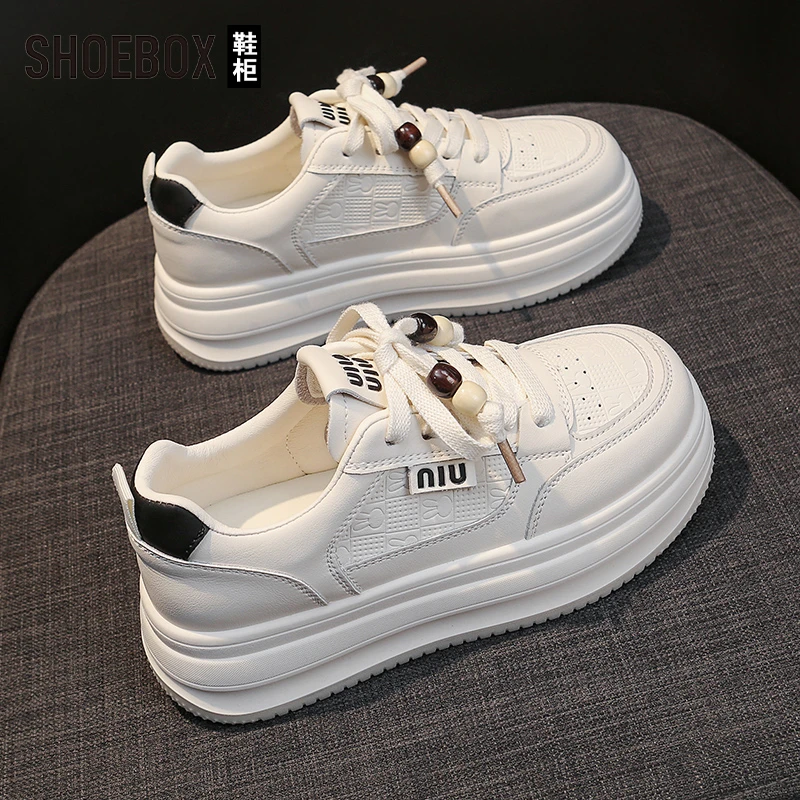 达芙妮集团旗下国风串珠小白鞋女款2025秋季新款厚底增高休闲板鞋