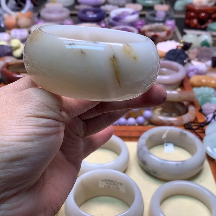 石英岩玉未镶嵌草花58.5轮胎