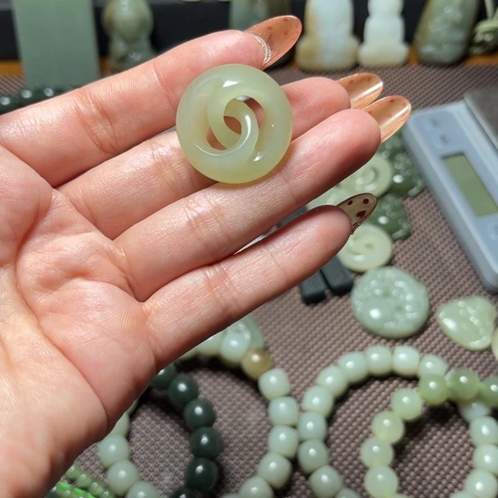 未镶嵌和田玉（糖玉）挂件