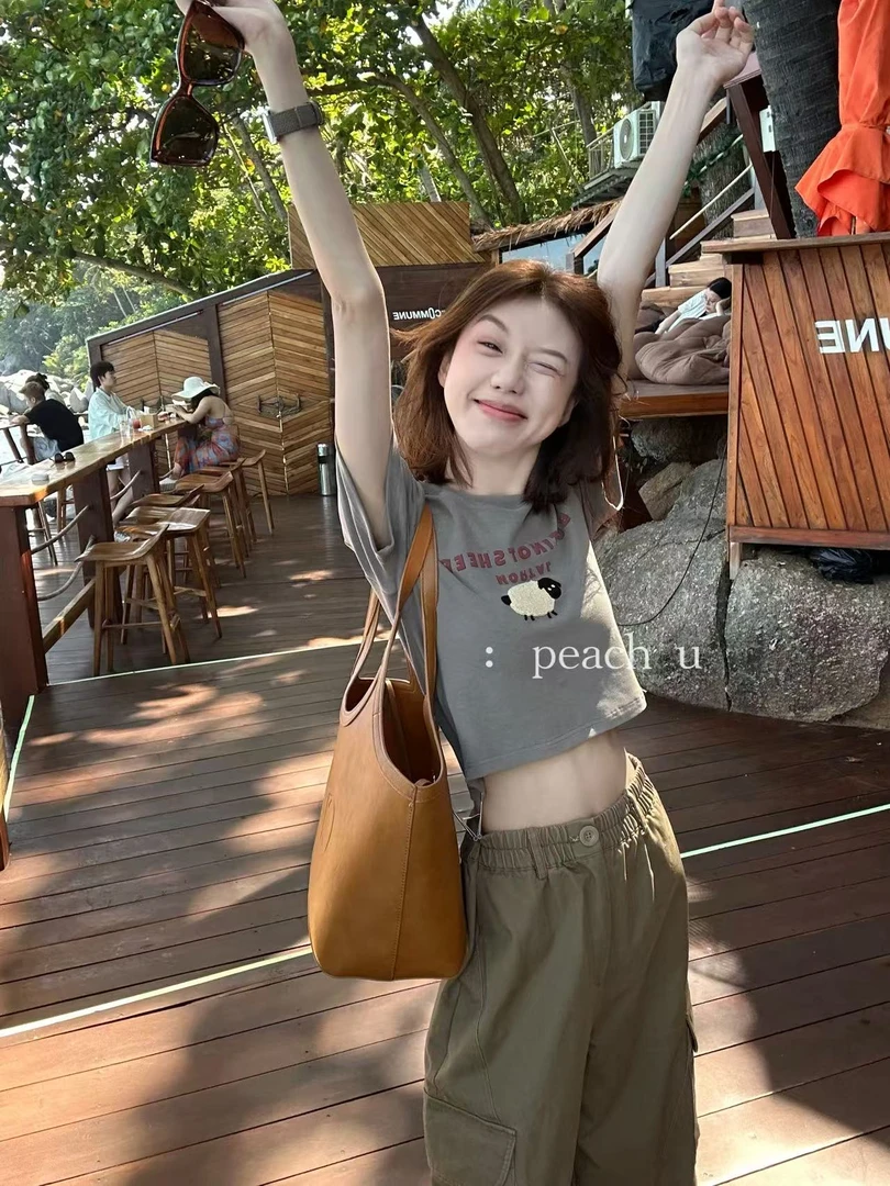 Peach自制 度假私服! 美式正肩小羊字母撞色修身短袖T恤 10052-1