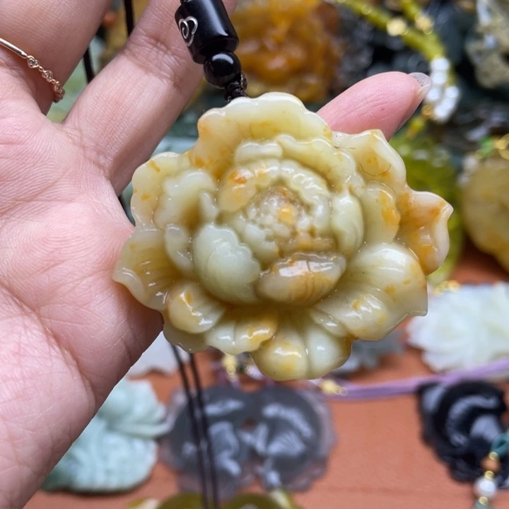 蛇纹石玉未镶嵌吊坠