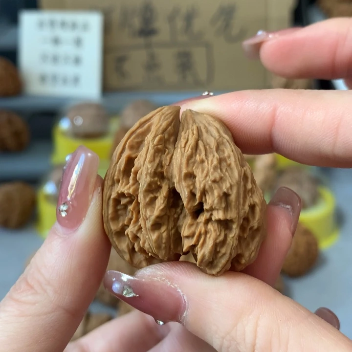 知***足吊坠文玩核桃异形单只，有瑕疵