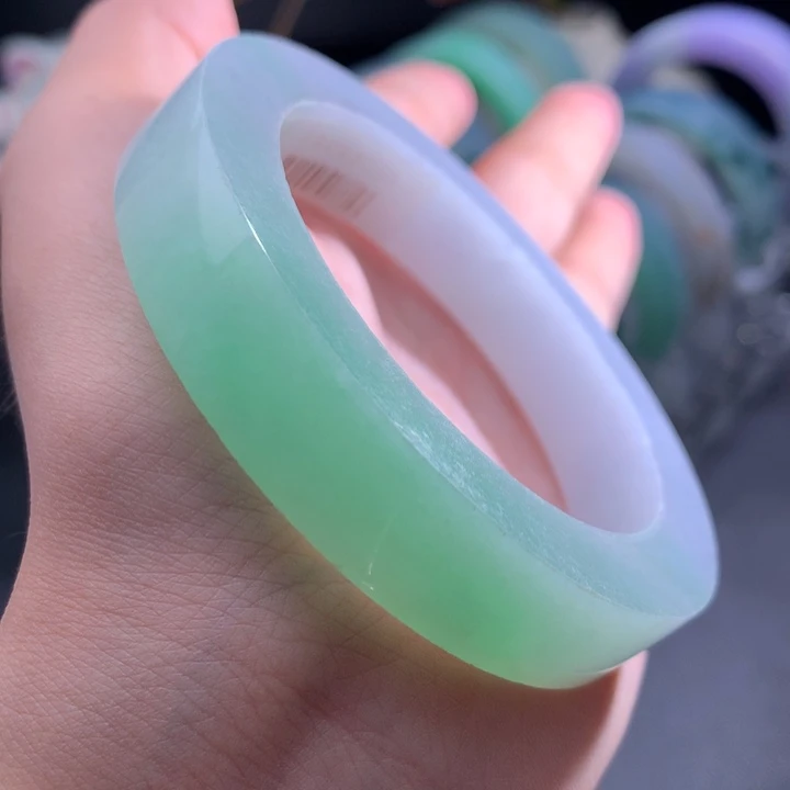 未镶嵌翡翠定制翡翠白底青
