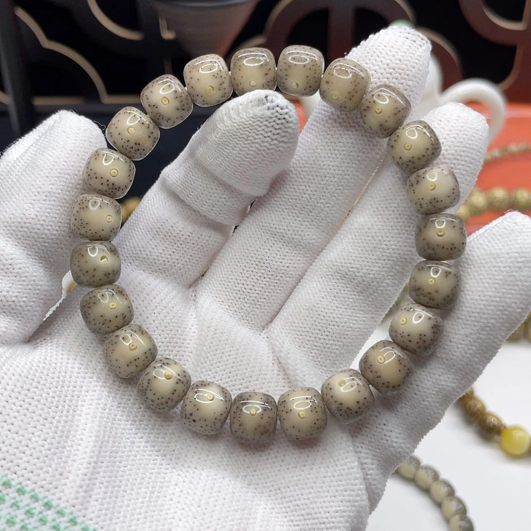 吊坠星月菩提23。10/9灰冰黄金瞳全玉化