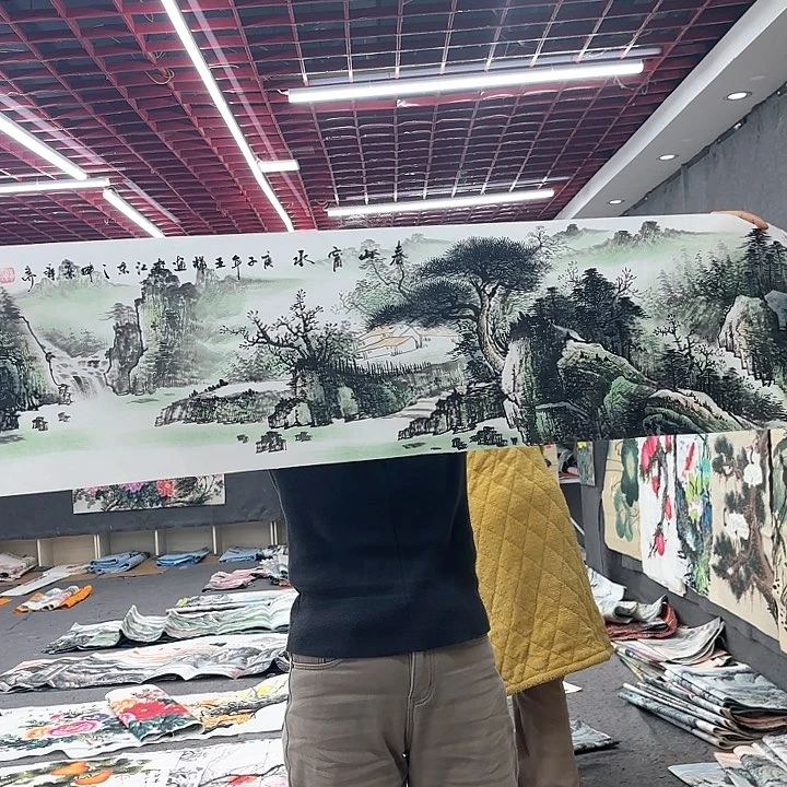 国画无毛或被短柔毛。