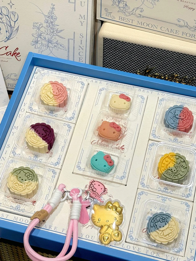 网红甜品hellokitty月饼双拼色九个口味大盒装赠金色kt钥匙扣