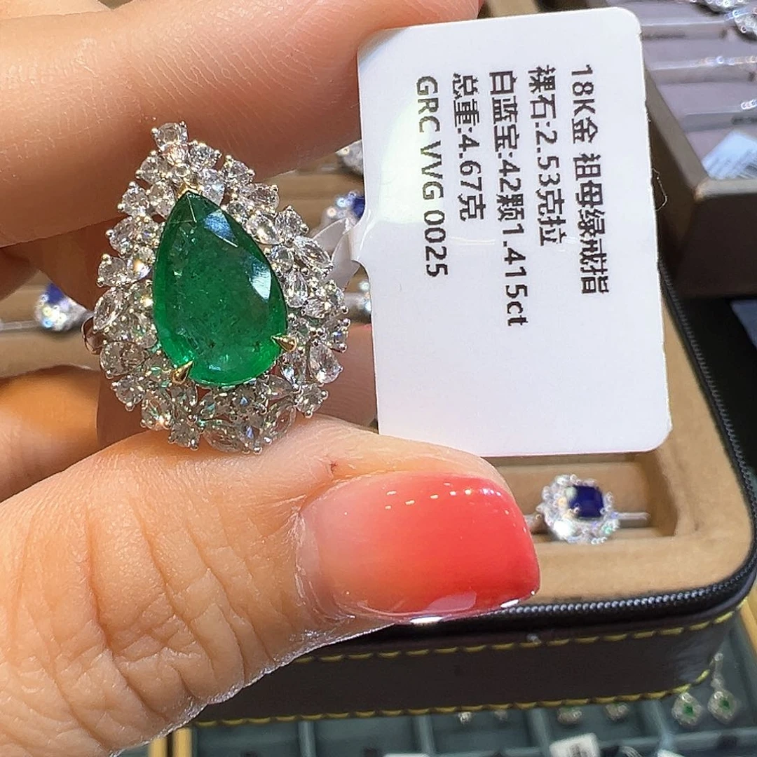 祖母绿戒指18K金镶嵌