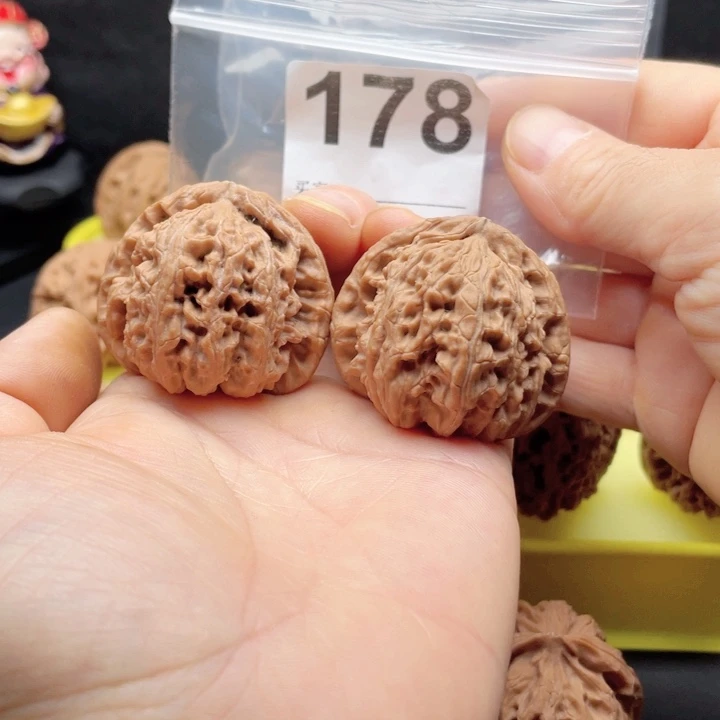 吊坠文玩核桃三角白40 37 35