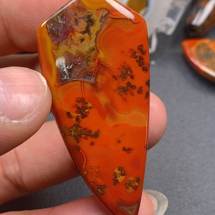 玛瑙/玉髓颈饰未镶嵌幸***释