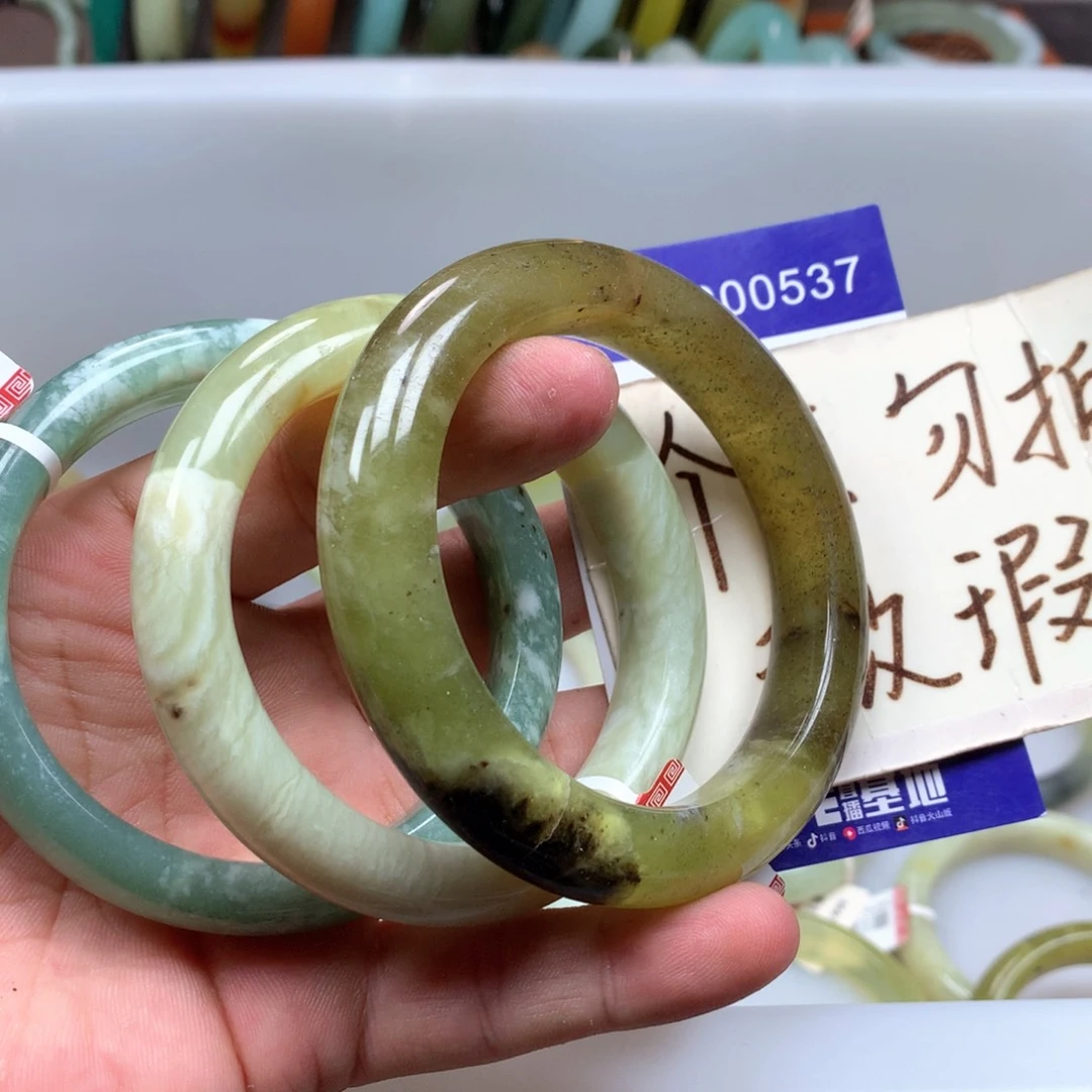 蛇纹石玉未镶嵌手镯