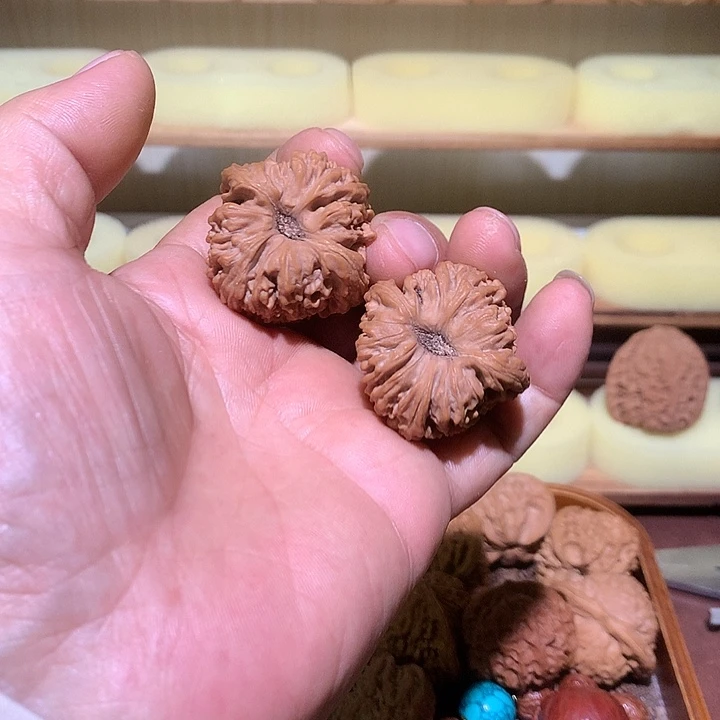 文玩核桃凹底蚂蚁拉丝纹