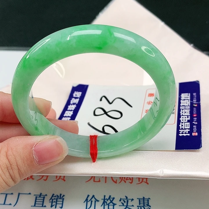 翡翠手镯未镶嵌翡翠