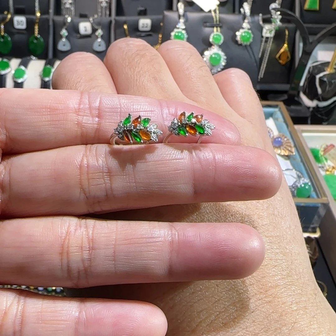 翡翠18K金镶嵌颈饰耳包