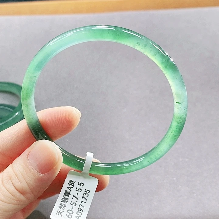 翡翠未镶嵌手镯（圆镯）