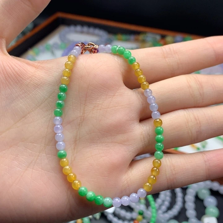 翡翠手镯未镶嵌翡翠