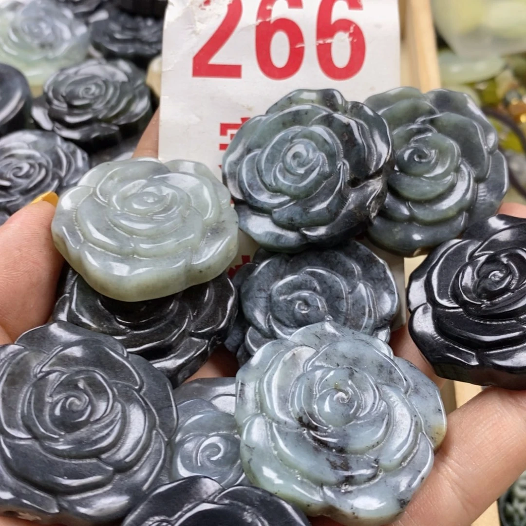 蛇纹石玉未镶嵌挂坠