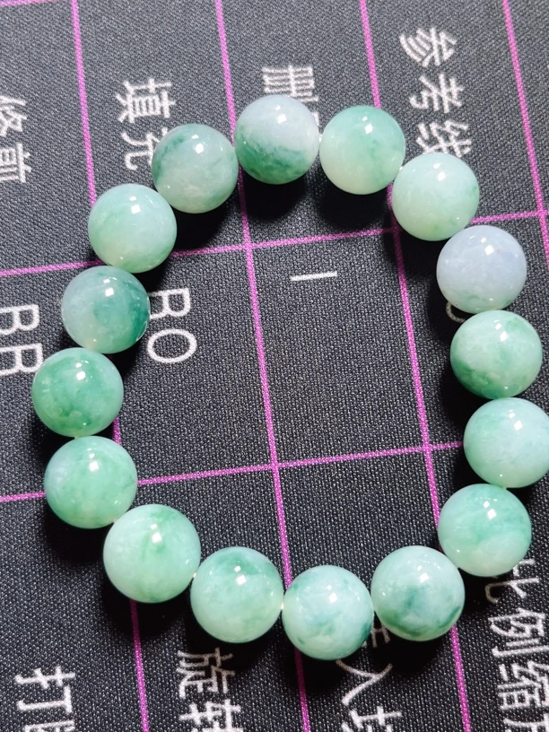 飘绿花圆珠手串玉质清新时尚美观