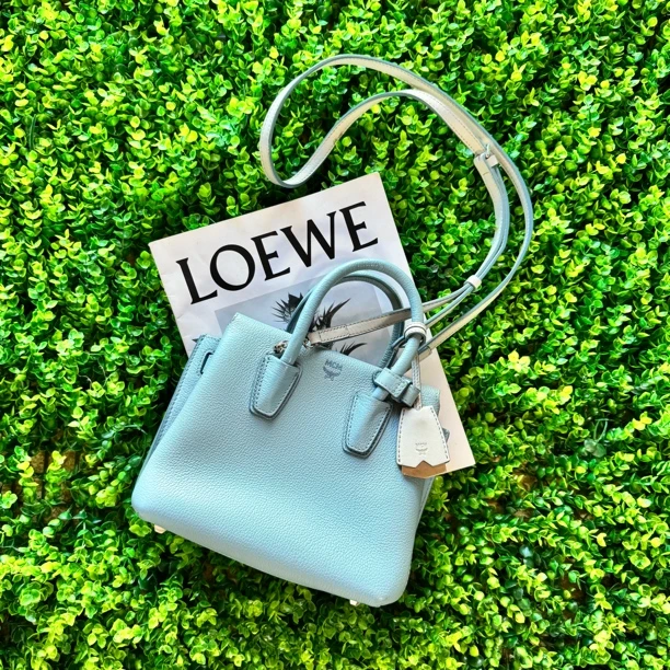 95新 MCM 浅蓝色手提斜挎包