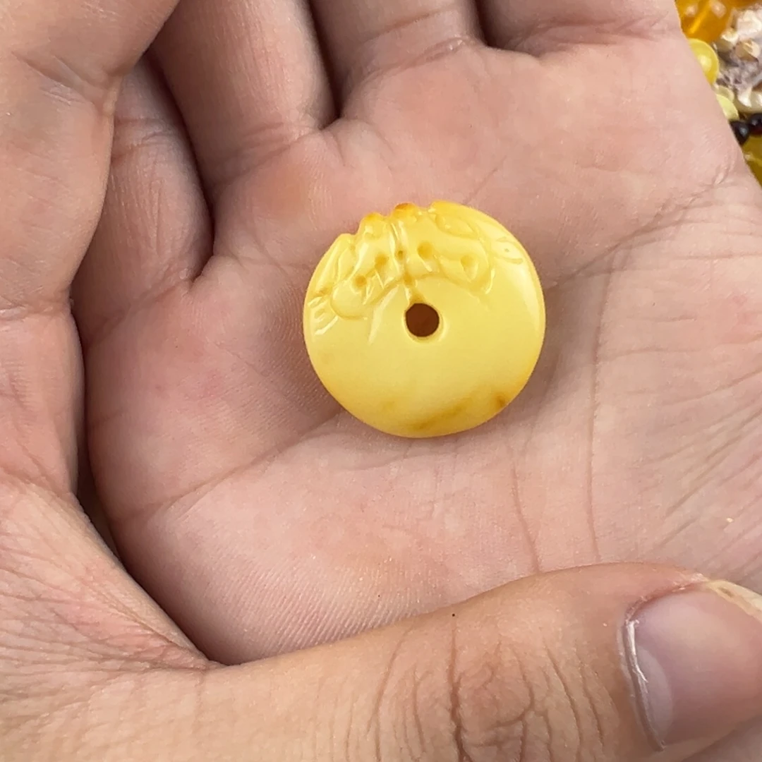 未镶嵌琥珀珠宝奇石