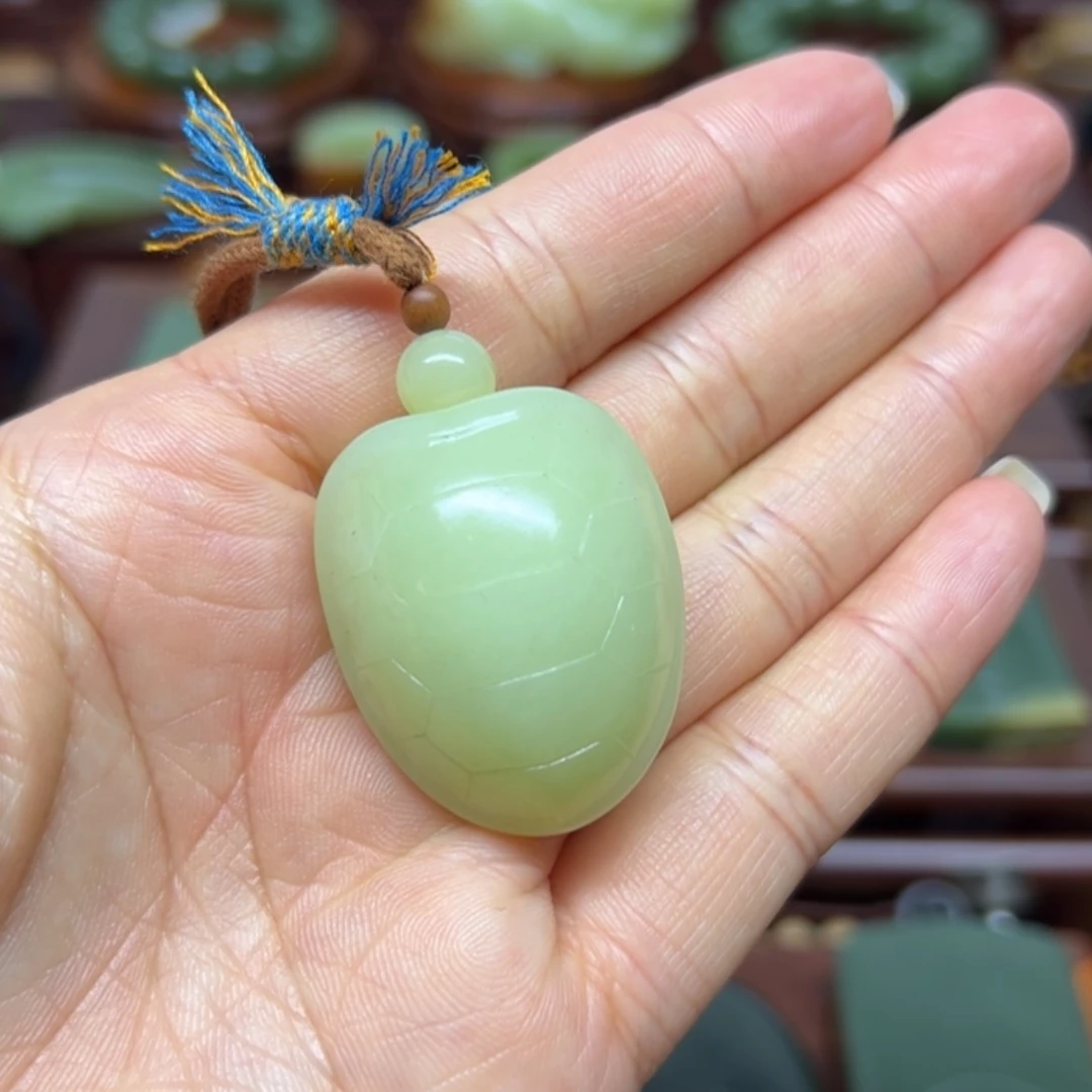 【闪购商品】颈饰未镶嵌岫岩老玉（透闪石质玉）富甲一方