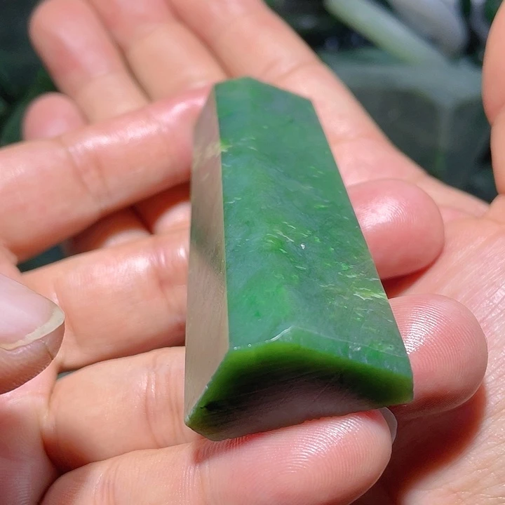 和田玉（碧玉）未镶嵌珠宝奇石