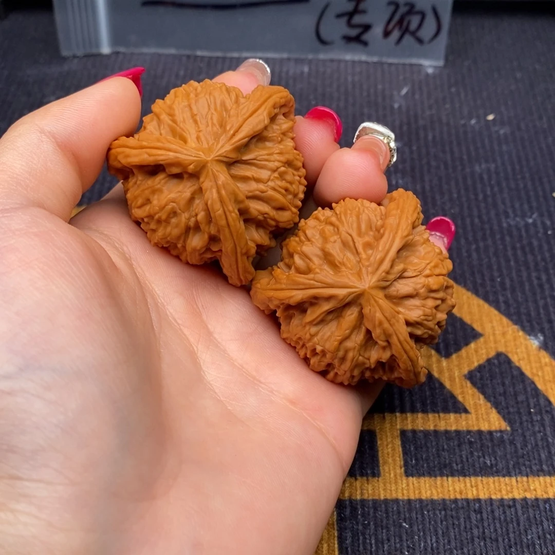 L***r把件文玩核桃白狮子