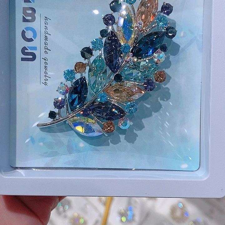 锆石铜合金蓝色羽毛胸针